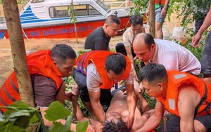 Lật xuồng khi đưa bệnh nhân đi cấp cứu giữa mưa lũ, 7 người được cứu sống