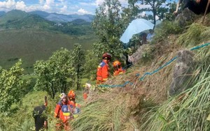 Cụ ông 93 tuổi lên núi hái thuốc rồi mất tích, 3h sáng đội cứu hộ bất ngờ phát hiện tín hiệu lạ