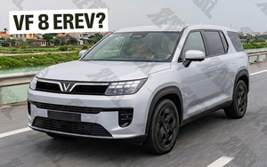 SUV VinFast cỡ trung mới lần đầu lộ diện trên đường: Dáng góc cạnh, gầm cao hơn VF 8, một chi tiết giống xe hybrid