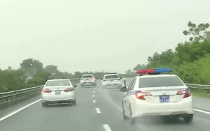 Thi bằng lái ô tô thêm nội dung về làn vượt xe: Hướng dẫn từ CSGT