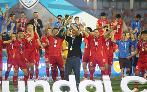 "ĐT Việt Nam đừng ngủ quên trên chiến thắng, mục tiêu cao nhất là World Cup cơ mà!"