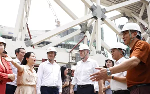 Chủ tịch FIFA thăm sân vận động 60.000 chỗ ngồi của PVF