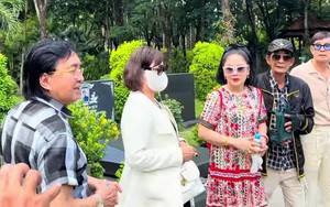 Nữ nghệ sĩ U80 tới mộ NSND Thanh Kim Huệ: "Tôi là vợ bé trong phim của của chồng Huệ đây"