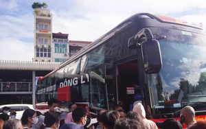 Hàng vạn người rời Thủ đô, bến xe 'kín chỗ' trước lễ 2/9