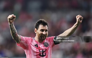 4 bàn thắng, 1 kiến tạo chỉ trong 1 trận đấu, Messi với bộ râu dài trở lại phong độ "huỷ diệt", gắt gao bám đuổi Ronaldo trên cuộc đua đến mốc 1.000 bàn thắng