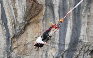 Khoá dây nhảy bungee bị đứt, cặp đôi tử vong vì rơi xuống vực sâu 100 mét trong vòng tay nhau