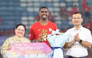 Alan giành cú đúp danh hiệu, gửi lời cảnh báo tới V.League
