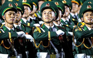 Sĩ quan nghỉ hưu trước hạn được trợ cấp 5 tháng lương mỗi năm, không bị trừ lương hưu