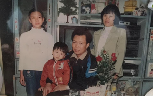Cậu bé quê Hải Phòng bẽn lẽn ngồi trong tay bố, 20 năm sau thành “nhà vua” không ngai của bóng đá Đông Nam Á
