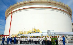 Khoảnh khắc mở van công trình khổng lồ, nâng sức chứa dầu thô Nhà máy lọc dầu đầu tiên của Việt Nam lên 585.000 m³