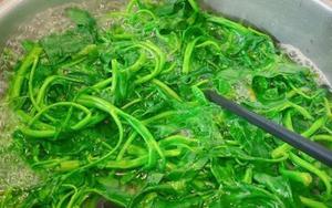3 thói quen luộc rau cần bỏ ngay