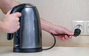 Lời khuyên cho những người không rút điện ấm siêu tốc trước khi ngủ