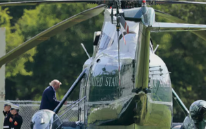 Máy bay chở Tổng thống Trump suýt áp sát phi cơ dân sự trên bầu trời Washington