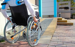 Nam thanh niên 25 tuổi bất ngờ yếu liệt hai chân sau khi ngủ dậy: Nguyên nhân đến từ sự chủ quan