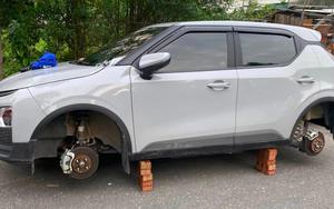 Vụ ô tô bị trộm 2 bánh khi đỗ trong khu đô thị ở Hà Nội: Chủ xe lên tiếng