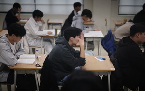 Giáo sư phát hiện 32/35 sinh viên trong lớp dùng AI làm bài chỉ nhờ một từ “bẫy” giấu trong đề thi