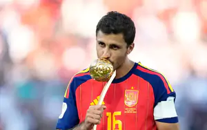 Barcelona ra giá bèo cho Rodri, Man City lắc đầu