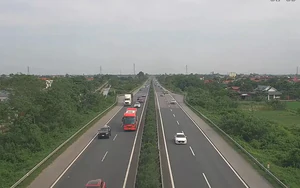 Cho xe đi vào làn đường ngược chiều cao tốc Cao Bồ - Pháp Vân về Hà Nội