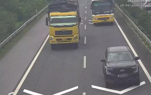 Cục CSGT: Giữ khoảng cách an toàn, dòng xe vẫn di chuyển liên tục