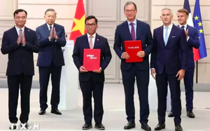 Việt Nam và Pháp ký thoả thuận vệ tinh, đường sắt, khoáng sản thiết yếu