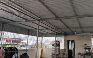 Vì sao ngày càng nhiều gia đình không còn lợp kín mái sân thượng? 2 cách làm mới vừa chắn nắng mưa vừa giữ được khoảng trời