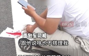 Vừa đi xe vừa họp video dẫn đến tai nạn đâm vào ô tô, người đàn ông vẫn tiếp tục làm việc không ngừng giây nào