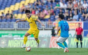 Gieo “trái đắng” cho huyền thoại Australia, cầu thủ xứ Nghệ báo tin vui tới U23 Việt Nam