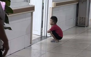 Cảnh tượng bất ngờ trước cửa phòng sinh ở bệnh viện, 2 triệu lượt xem