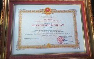 Truy tặng Huân chương dũng cảm đối với Trung tá Trần Văn Tùng