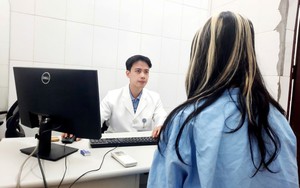 Nữ sinh 15 tuổi liên tục rạch tay sau những đêm thức đến 3h sáng: Bác sĩ chỉ ra điều đáng lo
