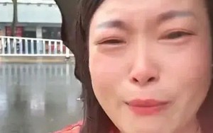 Biết lý do người mẹ này khóc lóc ầm ĩ giữa đường, cư dân mạng bối rối: Thế này thì sao dạy con tự lập được?