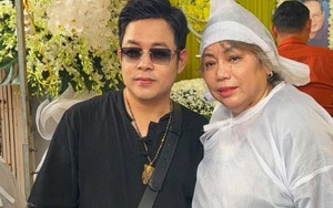 Quang Lê bay gấp về Việt Nam viếng nhạc sĩ Sông Trà: Ở lại 2 tiếng cầu siêu, đọc kinh, hát 3 bài