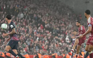 Siêu phẩm của Szoboszlai nhấn chìm Tottenham ở Cúp Liên đoàn Anh