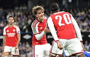 Thần đồng 16 tuổi lập cú đúp, Arsenal thắng tưng bừng ở Cúp Liên đoàn