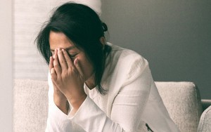 Chồng vừa mất, người phụ nữ lạ đến nhà bắt tôi làm xét nghiệm ADN cho con trai, kết quả khiến cả nhà chết lặng