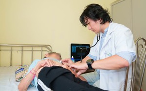 Bệnh trở nặng vì nỗi sợ 'làm phiền con'