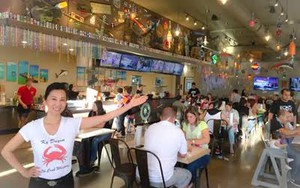 Nữ MC đình đám một thời sang Mỹ bán tôm hùm, cua hoàng đế, từng để con gái làm phục vụ