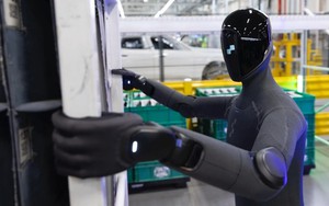 Các hãng xe lớn đẩy mạnh ứng dụng robot hình người trong sản xuất