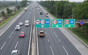 Tài xế kể trải nghiệm "giữ khoảng cách" trên cao tốc dịp lễ