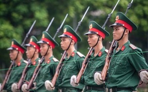 Sau những bước chân không sai một nhịp của chiến sĩ tiêu binh bảo vệ Lăng Bác