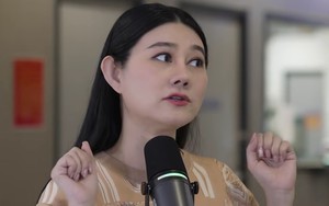 Nữ NSND miền Nam đi hát, khán giả kẹp tiền vào quạt ném thẳng lên