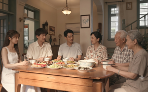 Bố mẹ chồng bán nhà ở quê để 2 con trai chia nhau đón lên sống chung, nhưng cả 2 nàng dâu đều né bố chồng