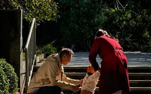 1 kiểu bất hiếu mới đang âm thầm xuất hiện: Cha mẹ không nhận ra, thậm chí còn tự hào khoe con