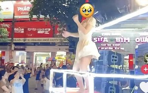 Dân tình "nhức mắt" cảnh rước đèn biến tướng: Nhảy nhót "cà hẩy", trang phục hở hang gây phản cảm