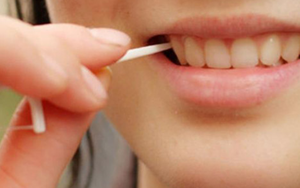 Lời khuyên cho người cứ ăn xong là tìm tăm xỉa răng