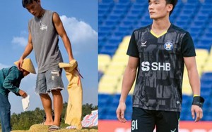 Thủ môn Bùi Tiến Dũng về quê phơi lúa cho mẹ