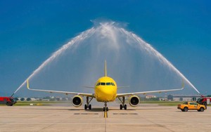 Đúng hôm nay 21/9, sân bay Nội Bài thực hiện nghi thức phun vòi rồng đón 1 máy bay đặc biệt