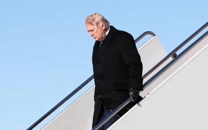Tỷ lệ ủng hộ ông Trump giảm mạnh xuống mức thấp kỷ lục