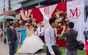 Đám cưới cách nhau 1 bức tường, cô dâu chú rể công khai mối quan hệ khiến cả xóm ngỡ ngàng