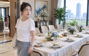 Bạn trai nói về quê chơi Trung thu, cô gái đến nhà khách cắm hoa thì anh trong cảnh không ngờ